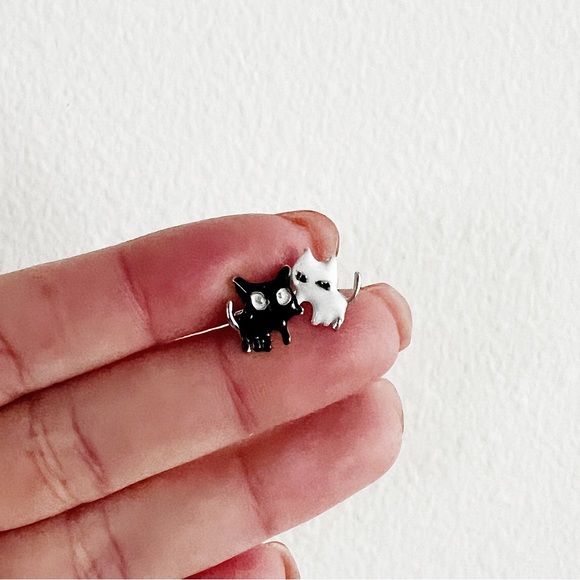 Kawaii Cartoon Cat Studs - Picture 4 of 10